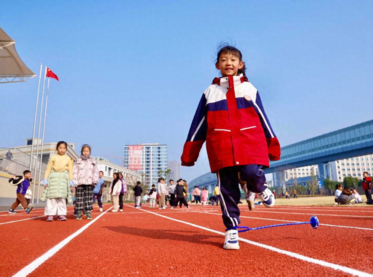 代表建议中小学每天2小时体育活动时间，这波操作有多秀？